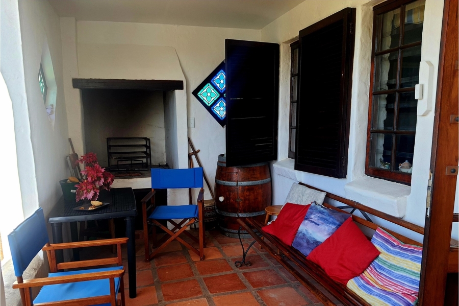 4 Bedroom Property for Sale in Boggomsbaai Western Cape